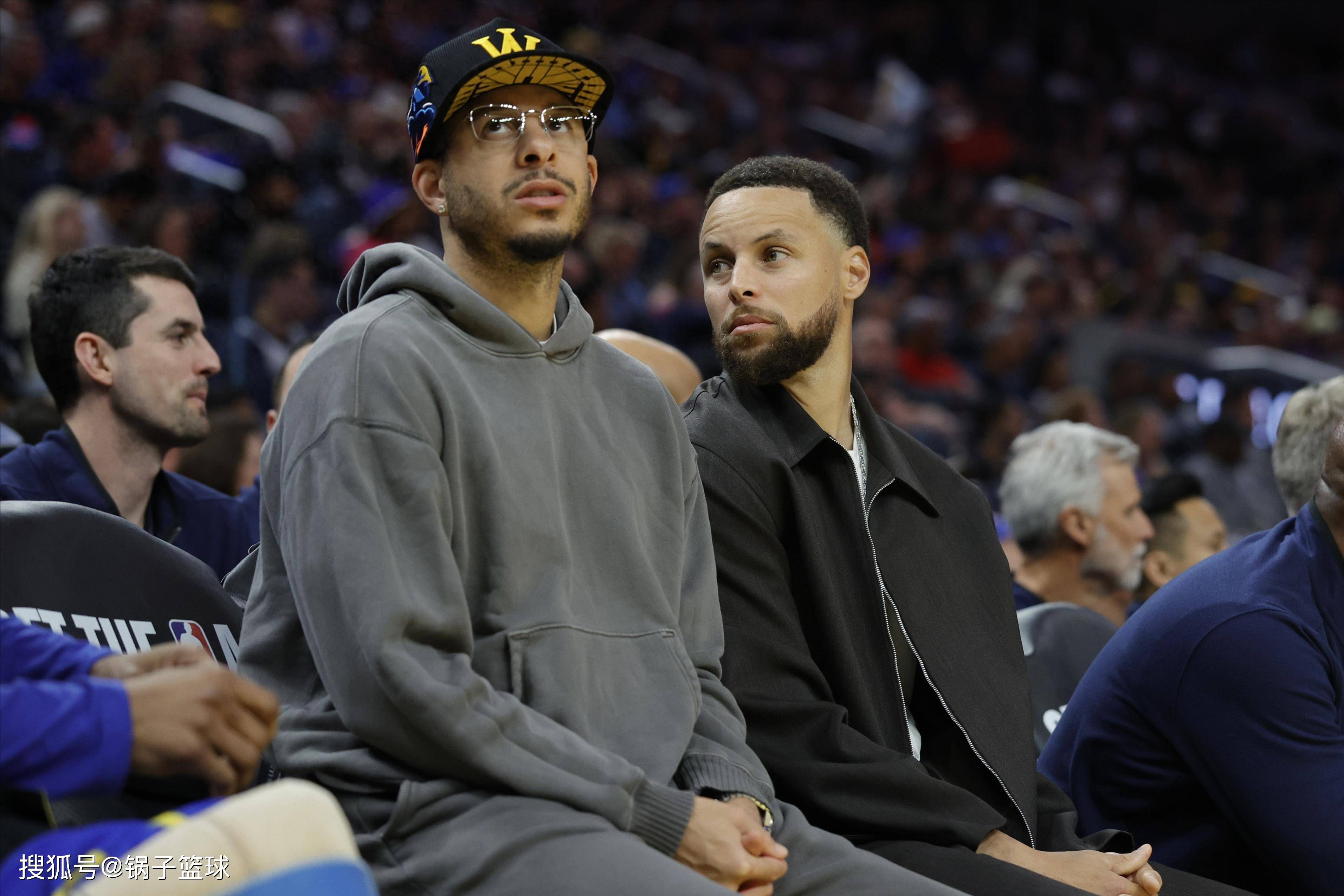 九游娱乐-包含从深圳男篮围绕NBA季后赛战术微调到AC米兰赛前调整名单，库里连续三场比赛得分超过连败的词条